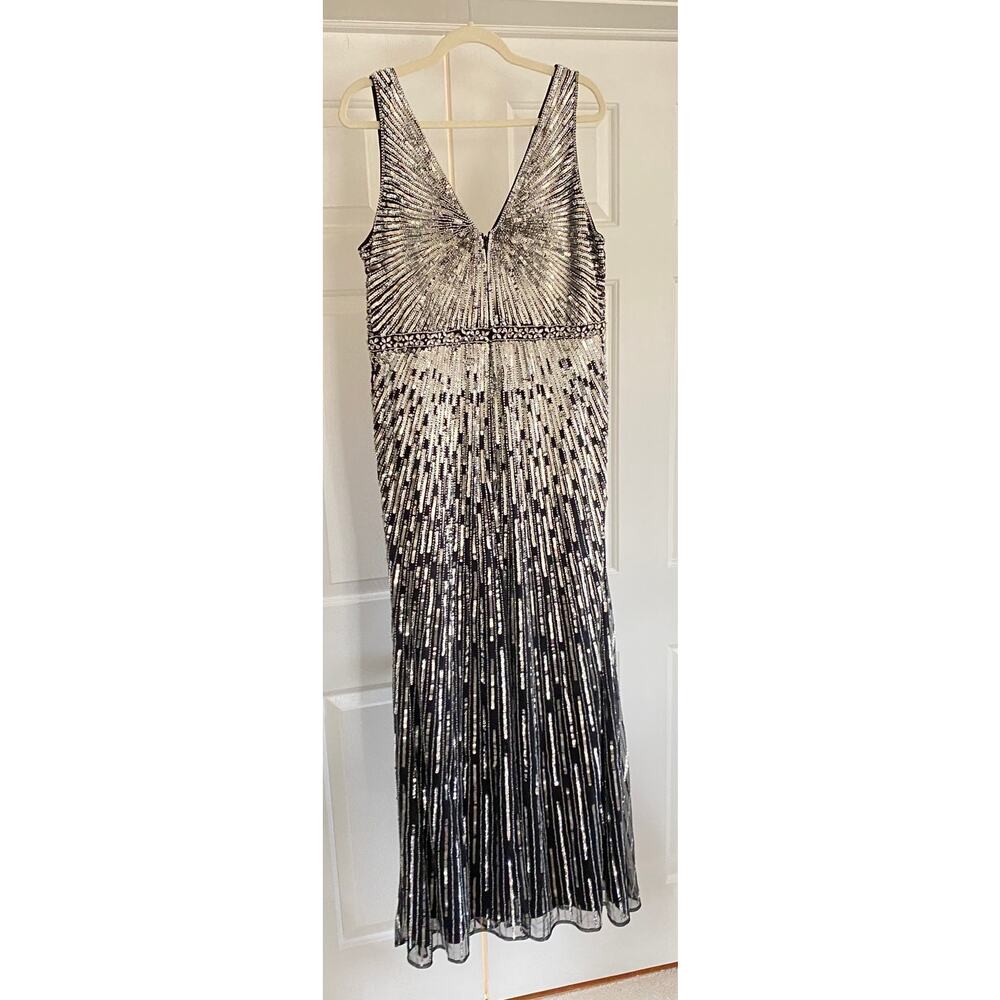 NWT Mac Duggal Sequin Embellished Sleeveless Gown, Black/Silver, Sz 12 598$ - Picture 8 of 9